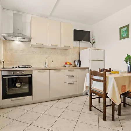 Apartment Fuer 2 Personen Ca 30 Qm In Pula, Istrien Istrische Riviera *